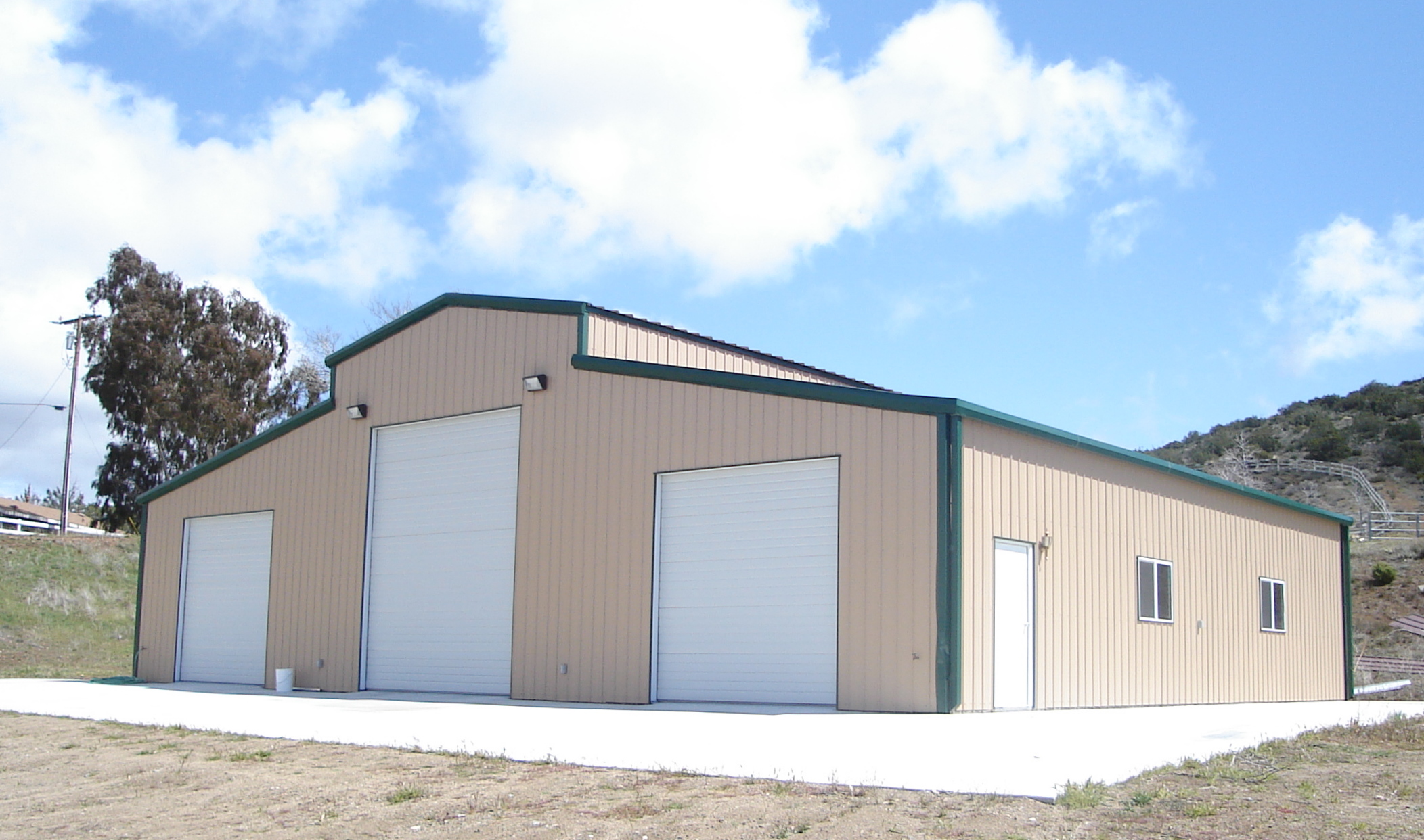 Exterior_Barn_Garage_Workshop_SurreyBeige_UTNT_1USSB