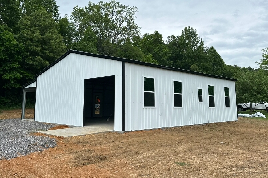 Barn_Workshop_Vertical_Pinnacle_BrilliantWhite_Black_42x40_3