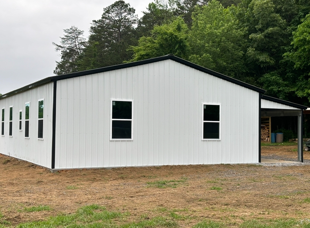 Barn_Workshop_Vertical_Pinnacle_BrilliantWhite_Black_42x40_6